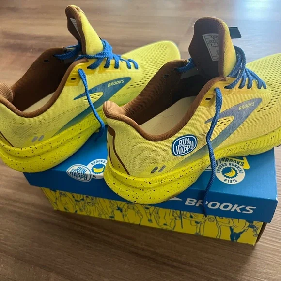 Brooks Vibrant Yellow and Blue Athletic Shoes. - Picture 2 of 4